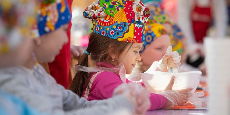 От ароматной ухи до пастушьего пирога: что научат готовить на мастер-классах фестиваля «Пасхальный дар»