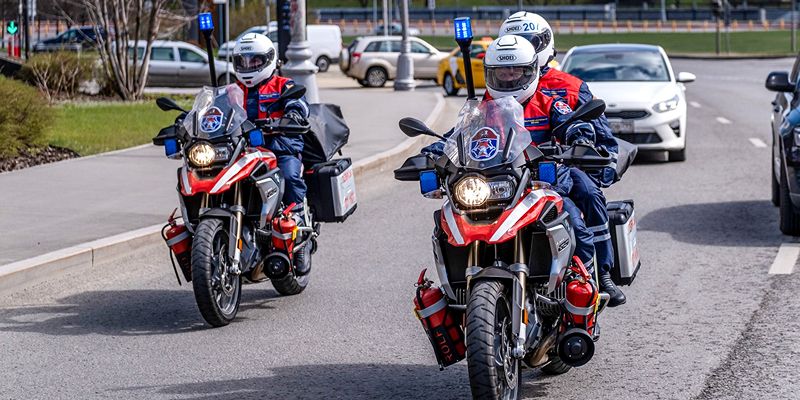 Спасатели на мотоциклах начали патрулировать территории столицы
