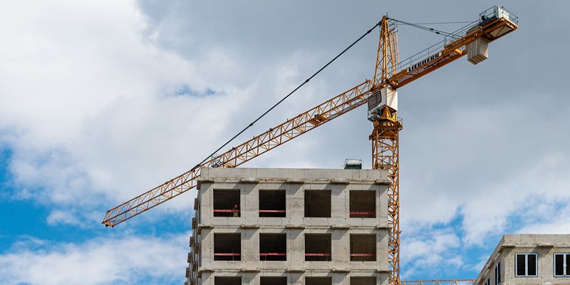 С 2011 года в Москве удалось решить проблемы более 24 тысяч обманутых дольщиков
