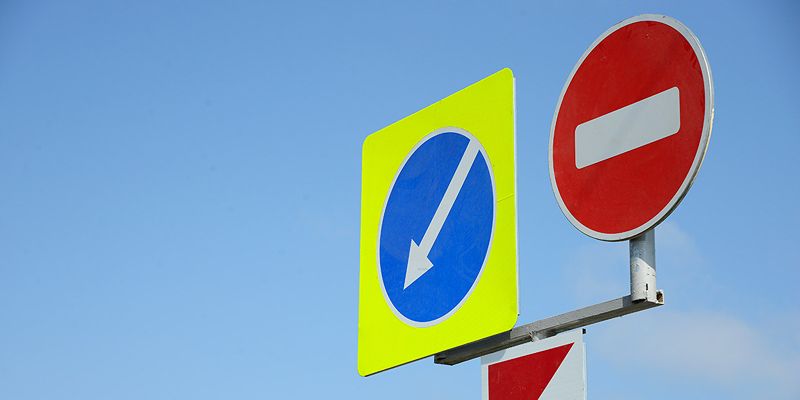 На нескольких улицах в пяти округах Москвы меняется схема движения