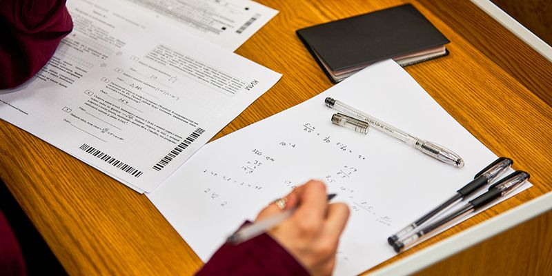 Московские школьники впервые написали пробные ЕГЭ по всем предметам