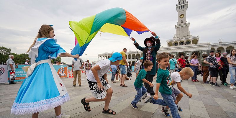 Танцы, лекции и мастер-классы: речные вокзалы Москвы приглашают на акцию «Библионочь» и экофестиваль «Горизонт»