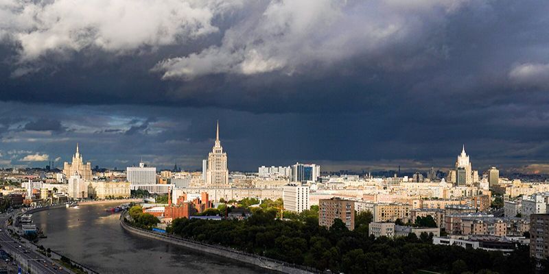 Ливень, град и сильный ветер: в ближайшие часы в Москве ухудшится погода