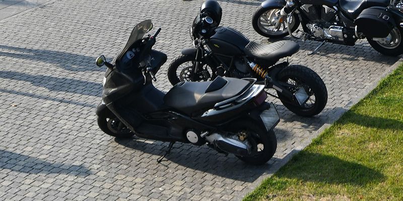 Избавиться от старой автотехники: как сервис «Вывоз ненужных вещей» помогает утилизировать мотоциклы