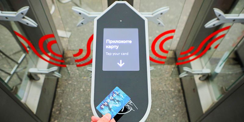 В сентябре на трех линиях метро установят около тысячи новых турникетов