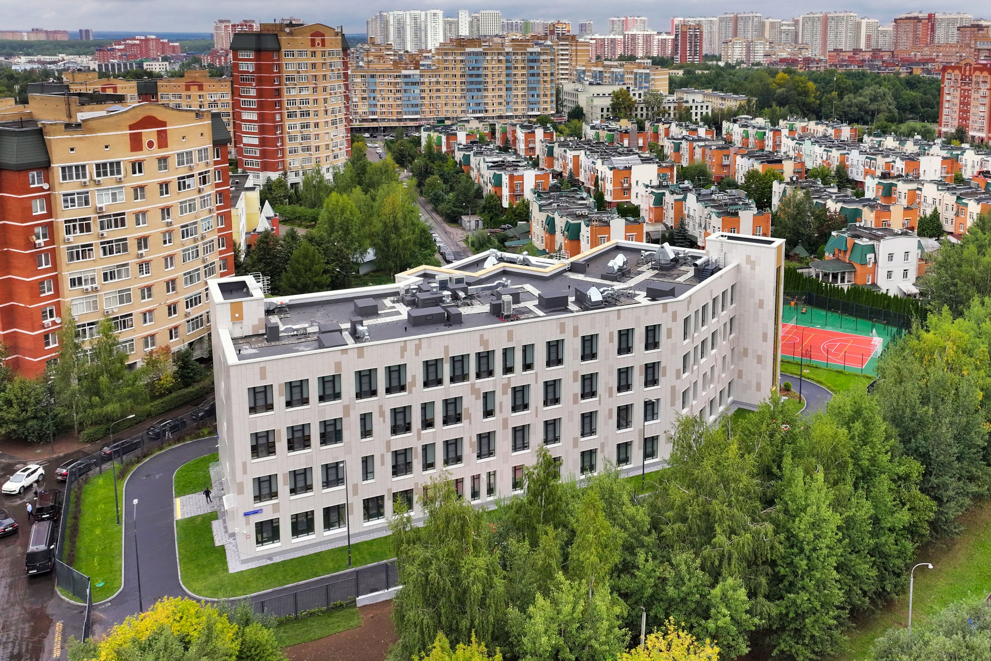Продление Таганско-Краснопресненской линии метро в район Куркино и осмотр нового здания школы № 2005
