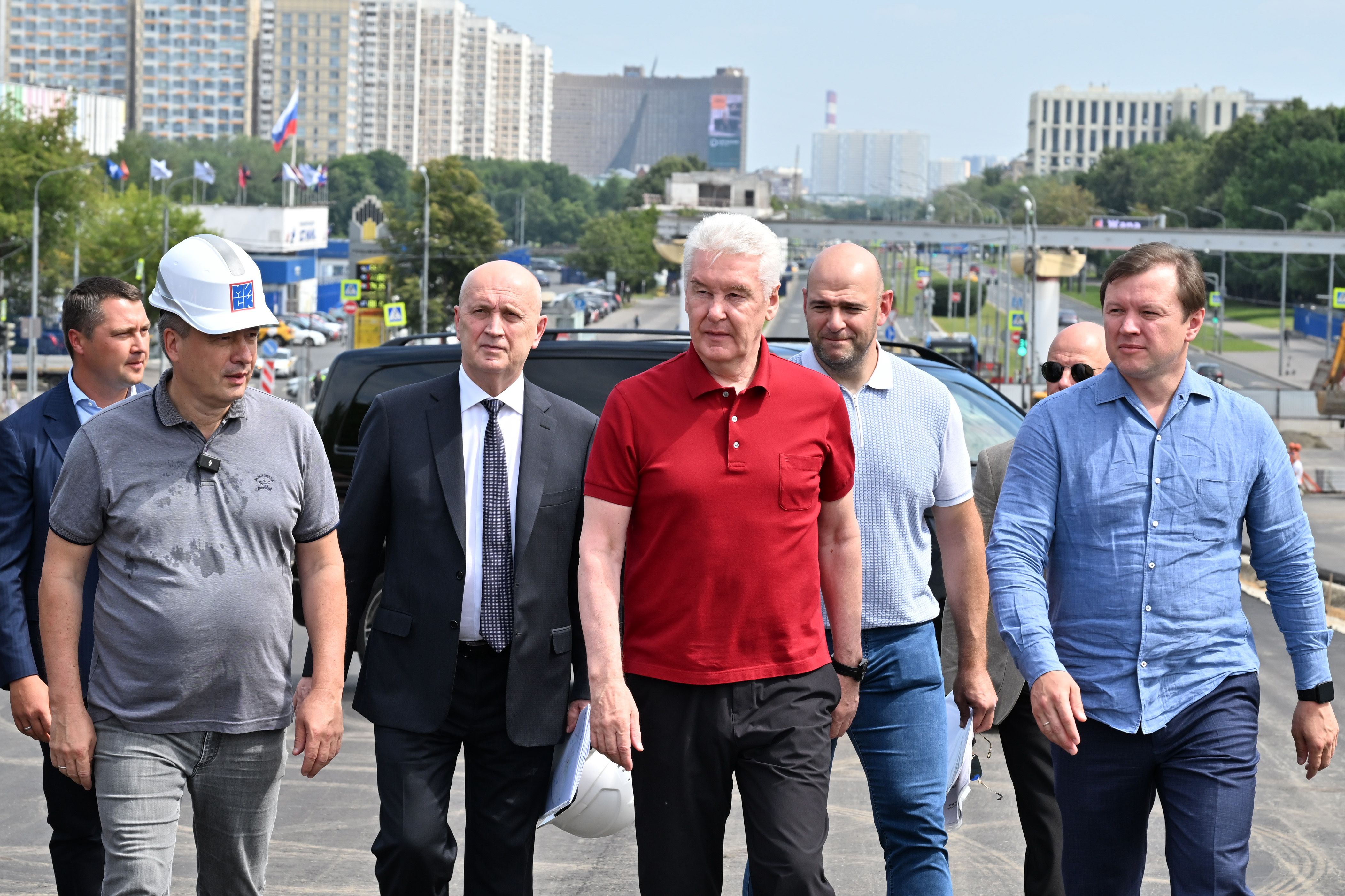 Осмотр строящегося путепровода и дороги-связки между Московским скоростным диаметром и улицей Академика Королева
