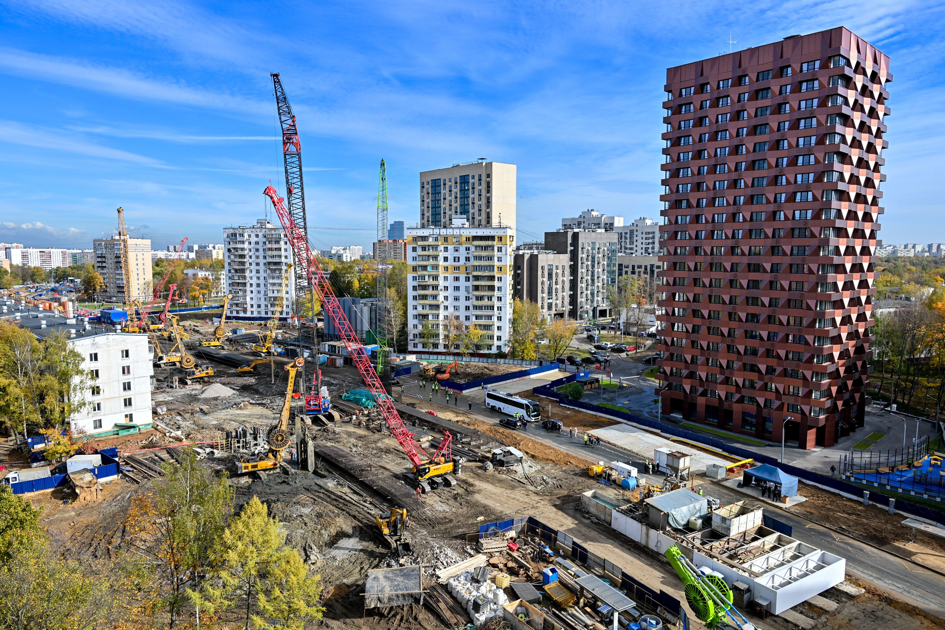 Начало строительства станции «Луганская» Бирюлевской линии Московского метрополитена и осмотр новостройки по программе реновации в районе Царицыно
