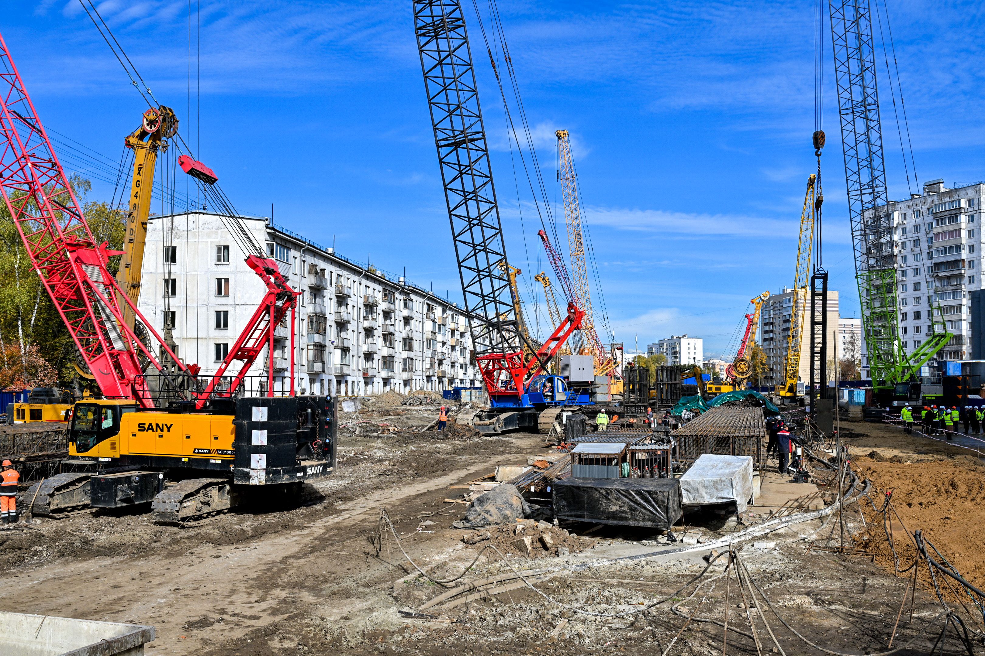 Начало строительства станции «Луганская» Бирюлевской линии Московского метрополитена и осмотр новостройки по программе реновации в районе Царицыно