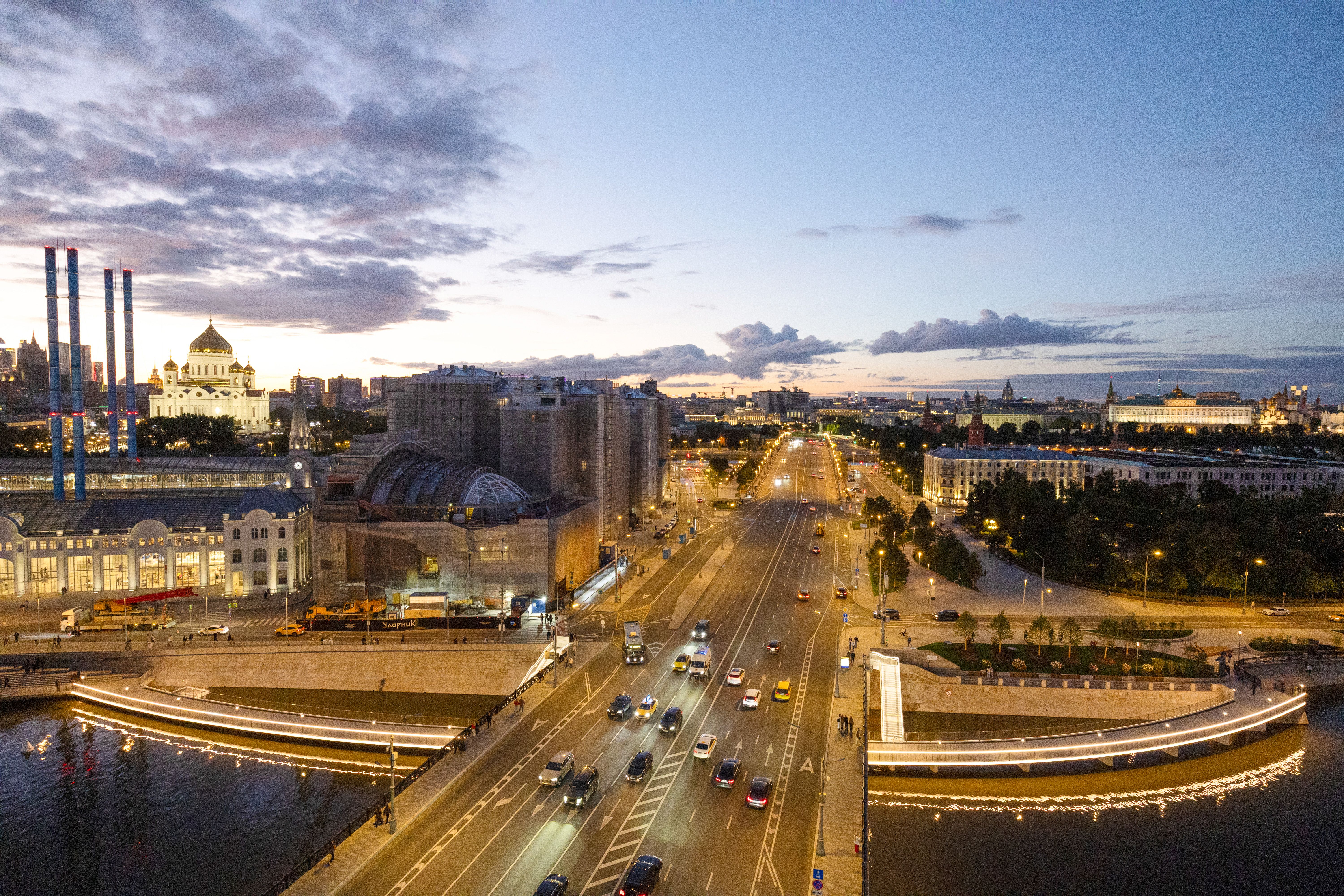 Открытие пешеходного моста на Болотной набережной