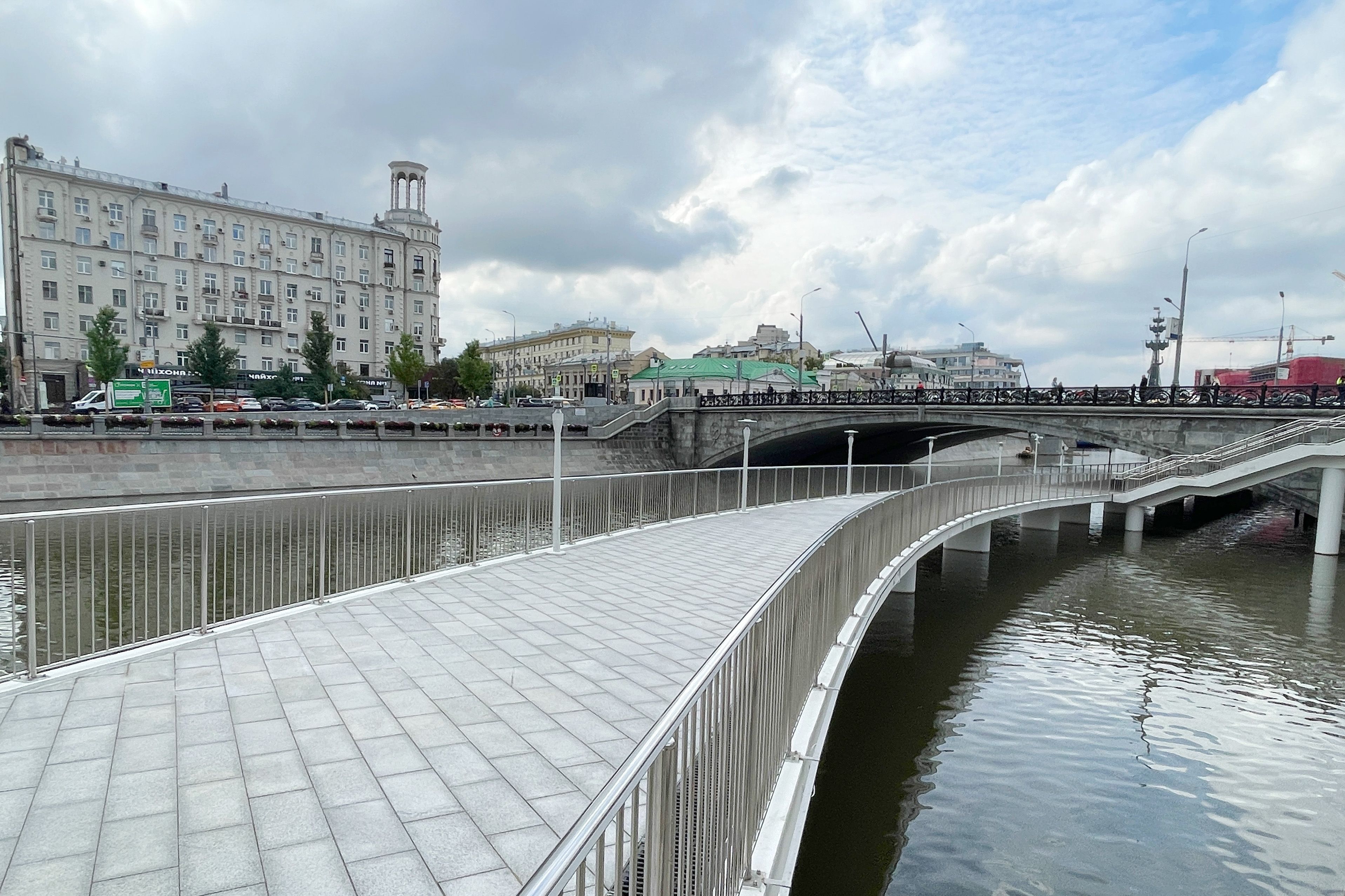 Открытие пешеходного моста на Болотной набережной