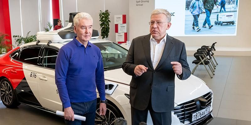 Собянин осмотрел инженерный центр автономного транспорта в Москве