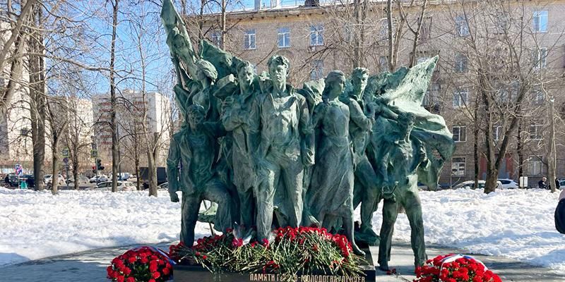 Собянин: 26 мемориальных и семь памятных досок установили в Москве в этом году