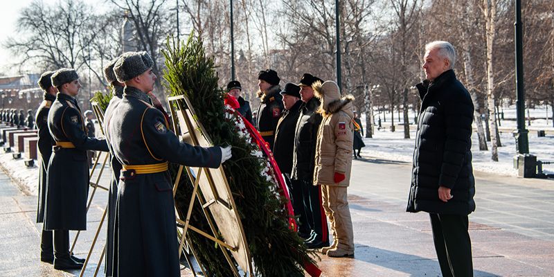 Сергей Собянин возложил венки к Могиле Неизвестного Солдата