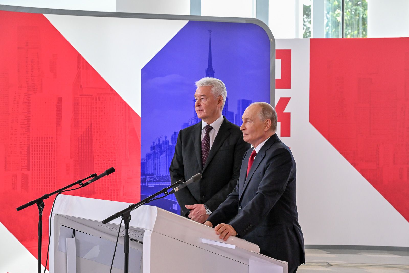 Владимир Путин и Сергей Собянин открыли московский городской вокзал Серп и Молот