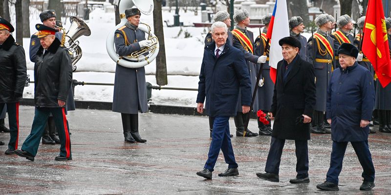 Сергей Собянин возложил венки к Могиле Неизвестного Солдата