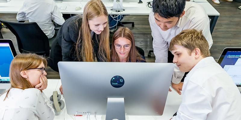 Собянин: Более 90 процентов выпускников ИТ-классов поступают в технические вузы