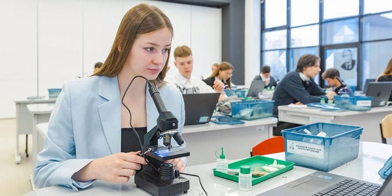 Собянин представил новые цифровые решения в «Московской электронной школе»