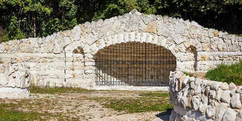 Restoration of two grottoes in the Kuzminki estate has been completed — Sergei Sobyanin