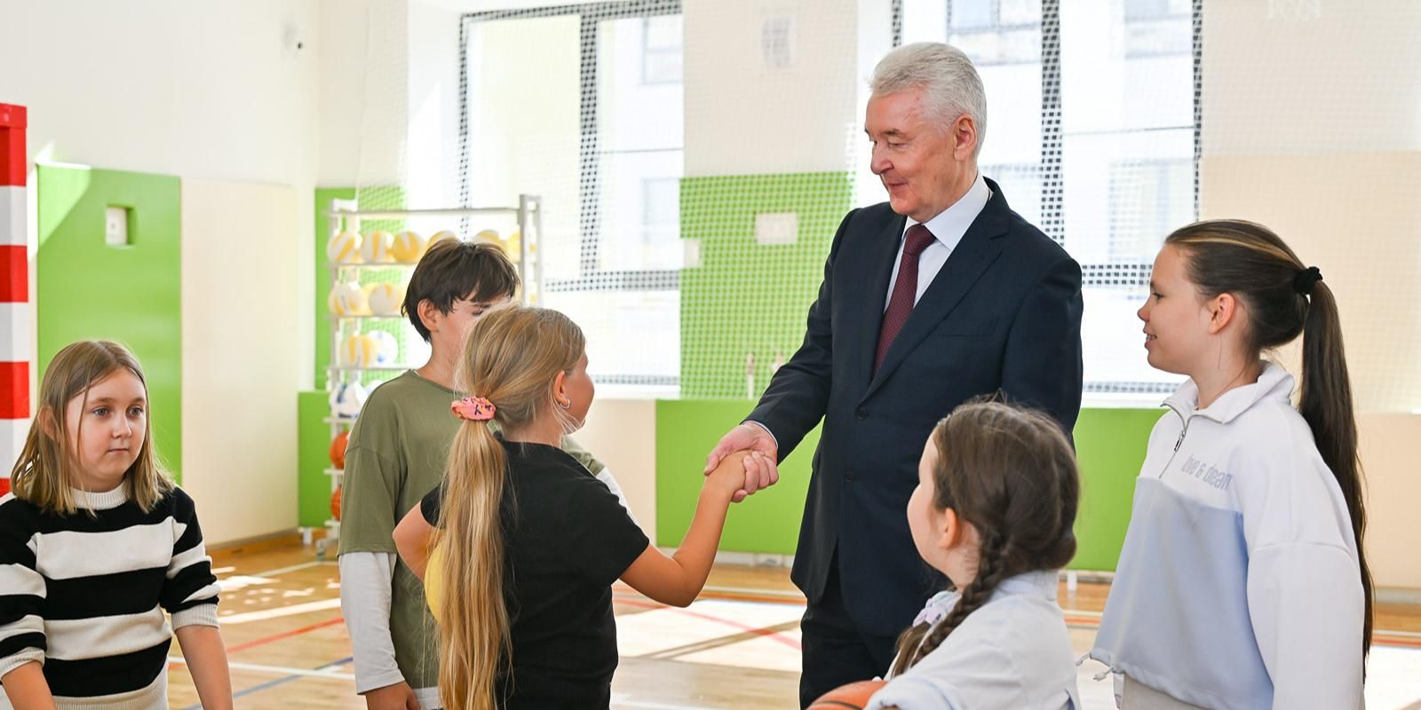 Собянин рассказал Путину об открытии новых школ в Москве