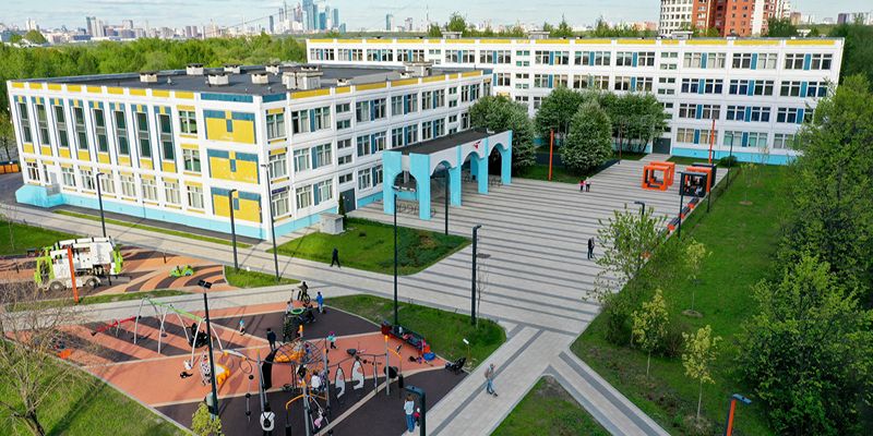 К 1 сентября в Москве благоустроят территории свыше 160 объектов образования — Сергей Собянин