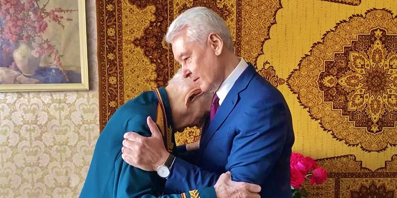 Сергей Собянин вручил Борису Павловичу Уткину знак «Почетный гражданин города Москвы» в 100-летний юбилей фронтовика