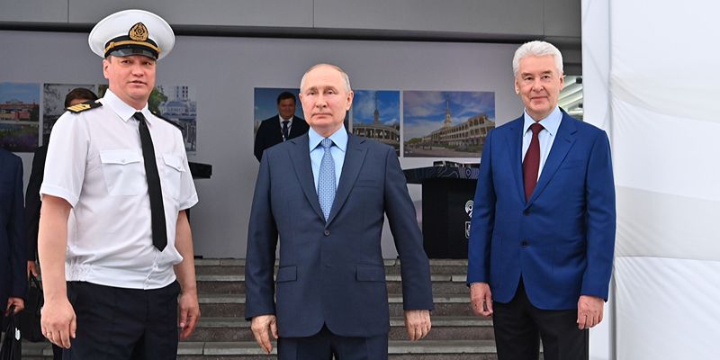 Vladimir Putin and Sergei Sobyanin launch a year-round Moskva River route