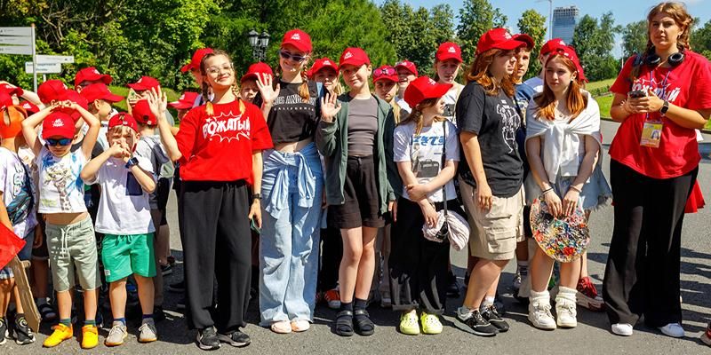 Пленэры, спорт и концерты: Собянин рассказал, как детям провести лето в Москве
