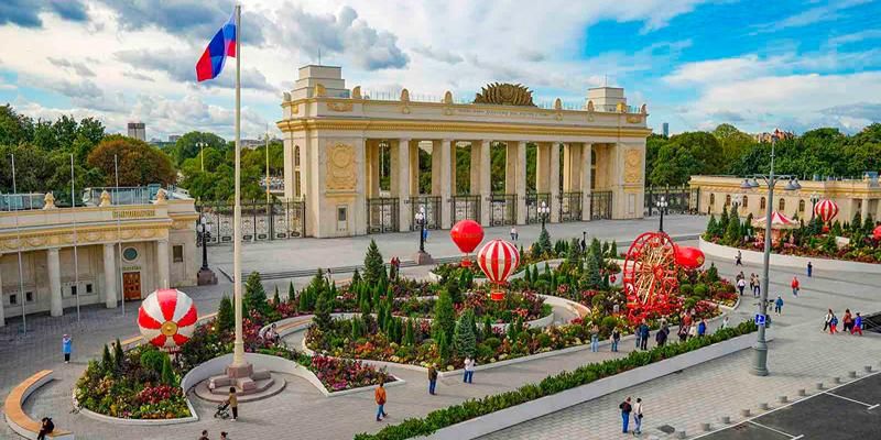 Сергей Собянин: Обновили главный символ Парка Горького — арку главного входа