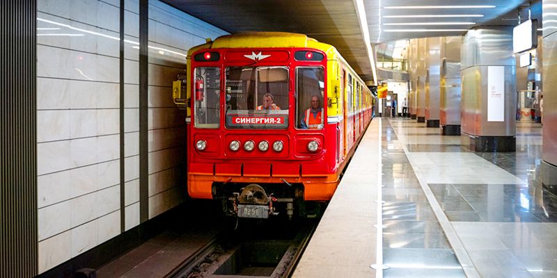 Собянин: Уникальная спецтехника помогает бесперебойной работе метро Москвы