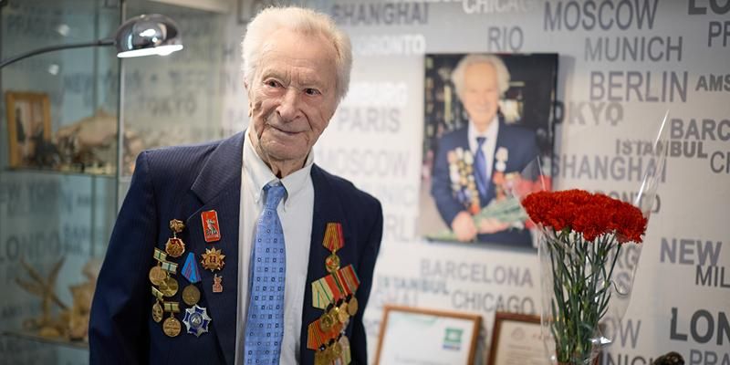 Сергей Собянин поздравил с 100-летием ветерана ВОВ Владимира Колосова