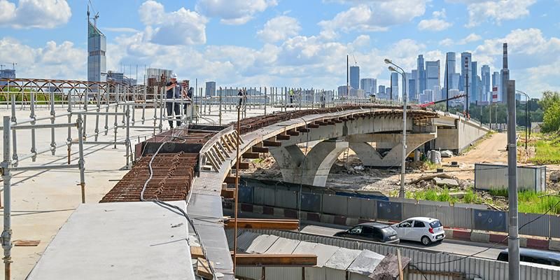 Собянин: Путепровод через СЗХ в сторону Рублевского шоссе будет готов в 2026 г.