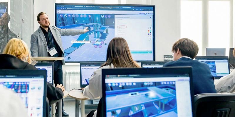 Москва увеличивает число программ для улучшения качества преподавания — Собянин