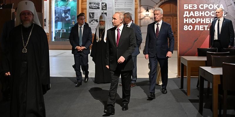 Путин и Собянин посетили выставку «Великая Победа. Россия — моя история»
