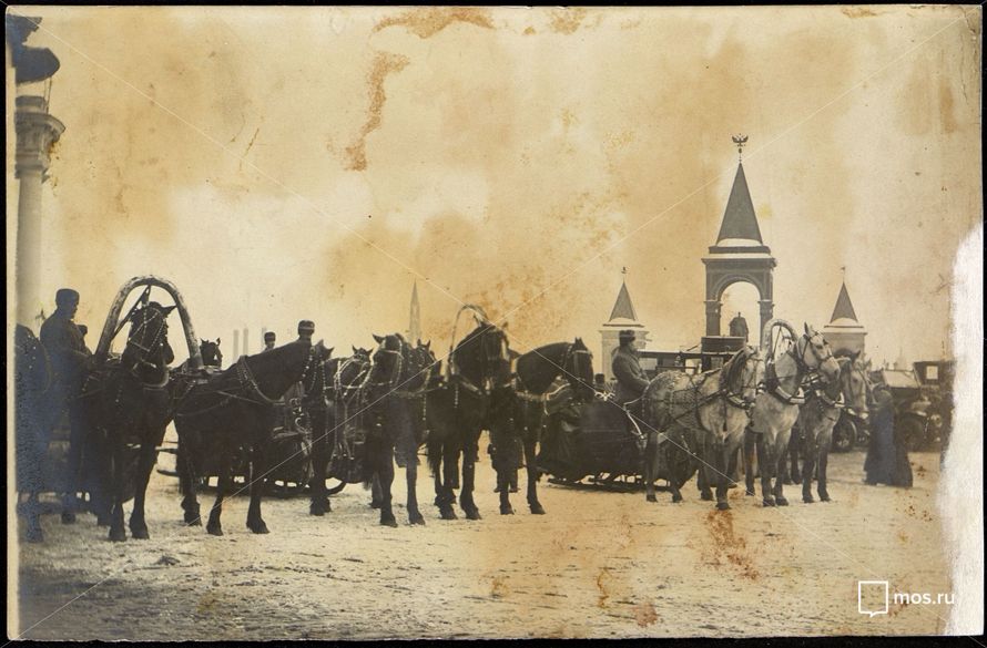 A cab station in the Kremlin. 1910. Glavarhiv