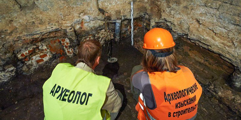 Изразец и крест XVI века: что еще нашли во время раскопок в районе Маросейки