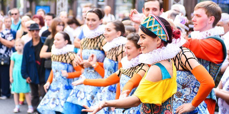 25 тысяч трюков на скейтборде и лучшие спектакли: как отмечали День города на Тверской улице