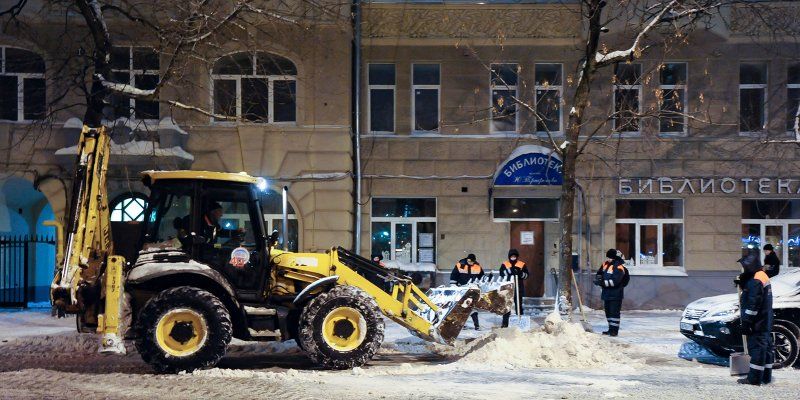 Снег с городских улиц убирают круглосуточно