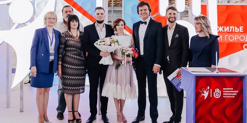 Свадьба на ВДНХ: на Форуме социальных инноваций регионов провели церемонию бракосочетания