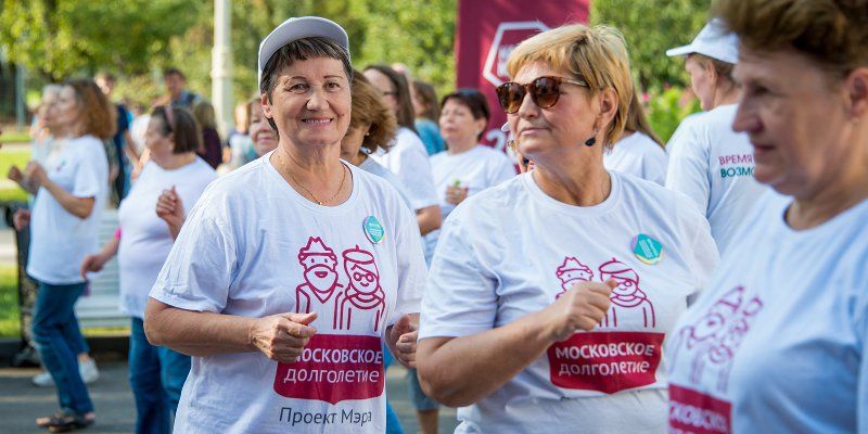 Яблочное варенье, йога и английский язык. Что подготовили для участников «Московского долголетия» на следующей неделе