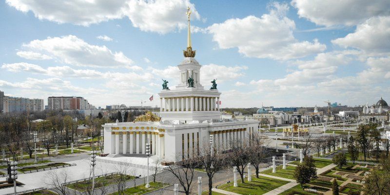 Как выглядит ВДНХ в ожидании посетителей: москвичей приглашают на виртуальную прогулку