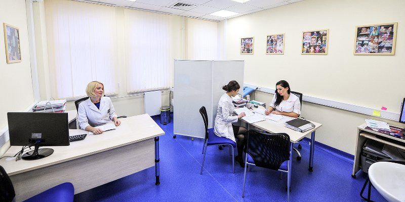 Терапевтов, педиатров и врачей общей практики начали обучать этике общения с пациентами