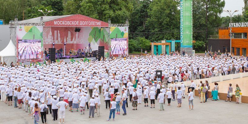 Рекорд России: самый массовый танцевальный флешмоб среди людей пожилого возраста прошел в «Сокольниках»