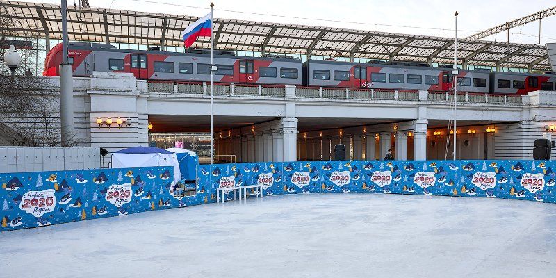 Московский метрополитен открыл для пассажиров бесплатный каток