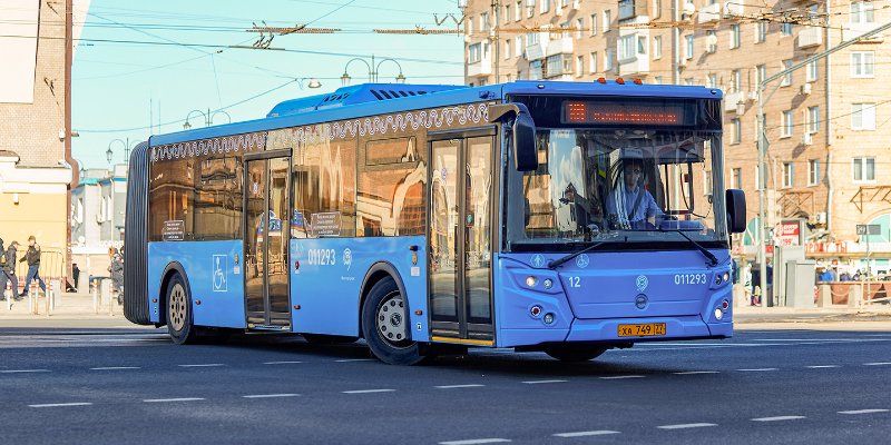 Бесплатными автобусами у закрытой Каховской линии метро пользуются более 30 тысяч пассажиров в день