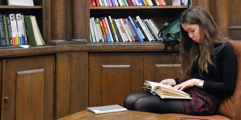 Театральные и литературные вечера пройдут в 183 читальнях на новогодних каникулах