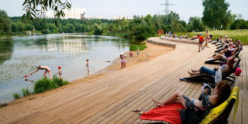 После реставрации: каким стал центральный вход в парк «Вагоноремонт»