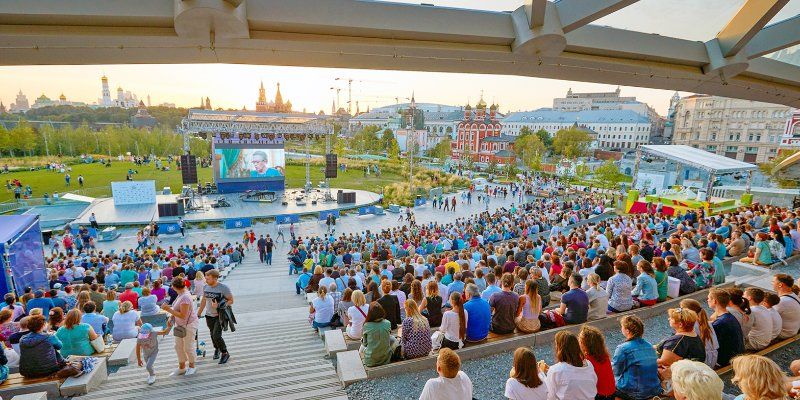 Предпремьерные показы и киноконцерт: как прошла акция «Ночь кино»