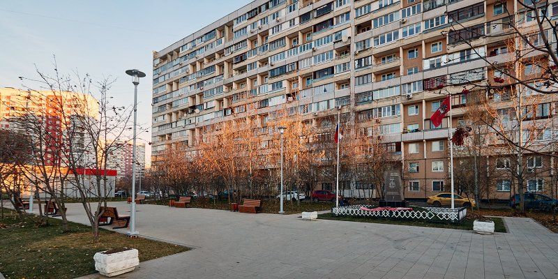 Скамейки, фонари и новый газон: как преобразился сквер Героев-Чернобыльцев