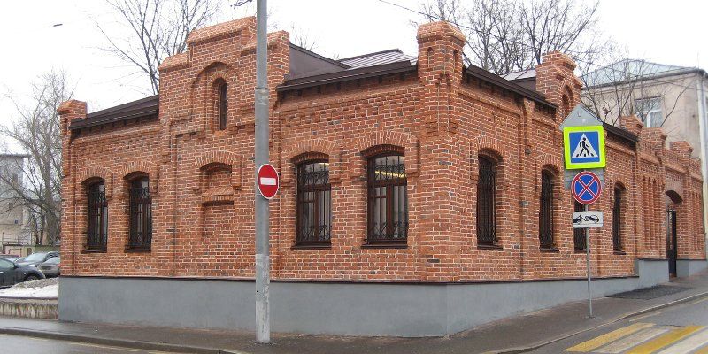 «Рубль за метр»: завершилась реставрация старинной конюшни усадьбы Татарниковых